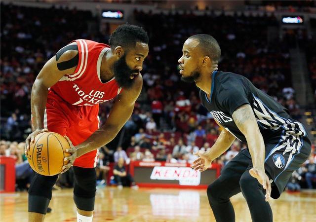 而球员们在 而球员们在